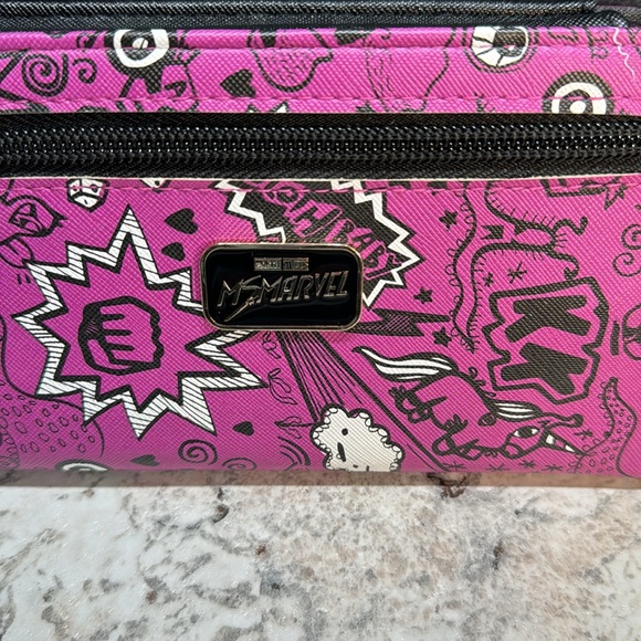 Disney Ms Marvel Folding Phone Case / Wallet. NWT. - Picture 2 of 11